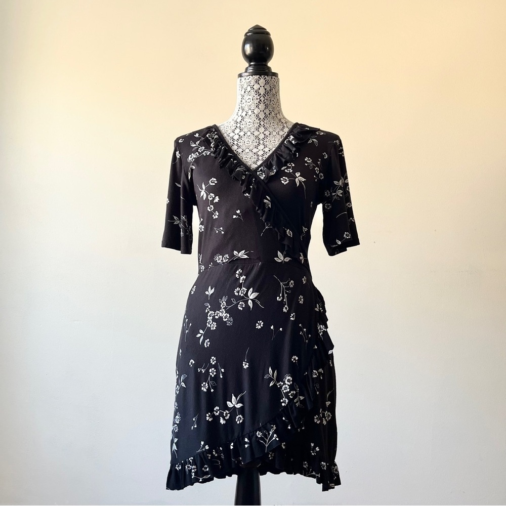 Boohoo Floral Jersey Knit Short Sleeve Faux Wrap Dress With Ruffles Size 6